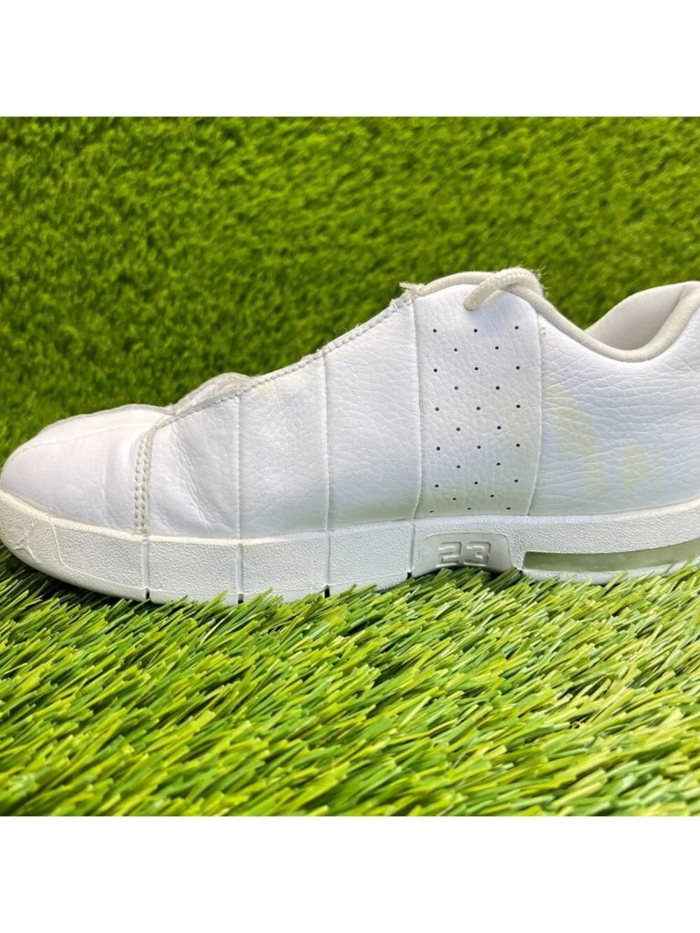 Nike Air Jordan TE 2 Low Boys Size 2Y White Athletic Basketball Shoes Sneakers